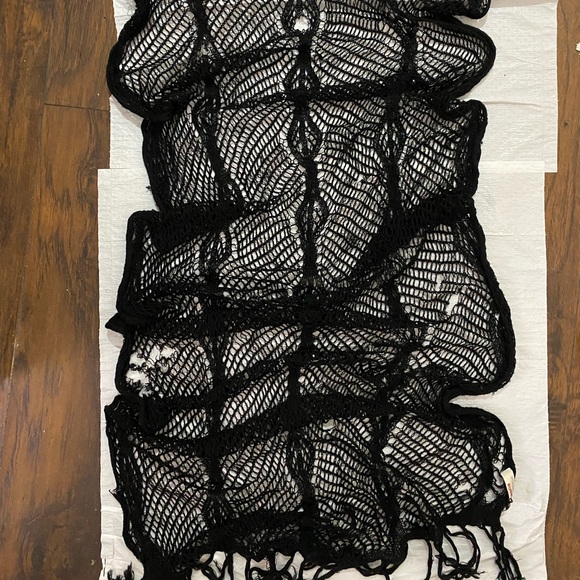 BCBGMAXAZRIA SCARF WORN RARE - Picture 2 of 4